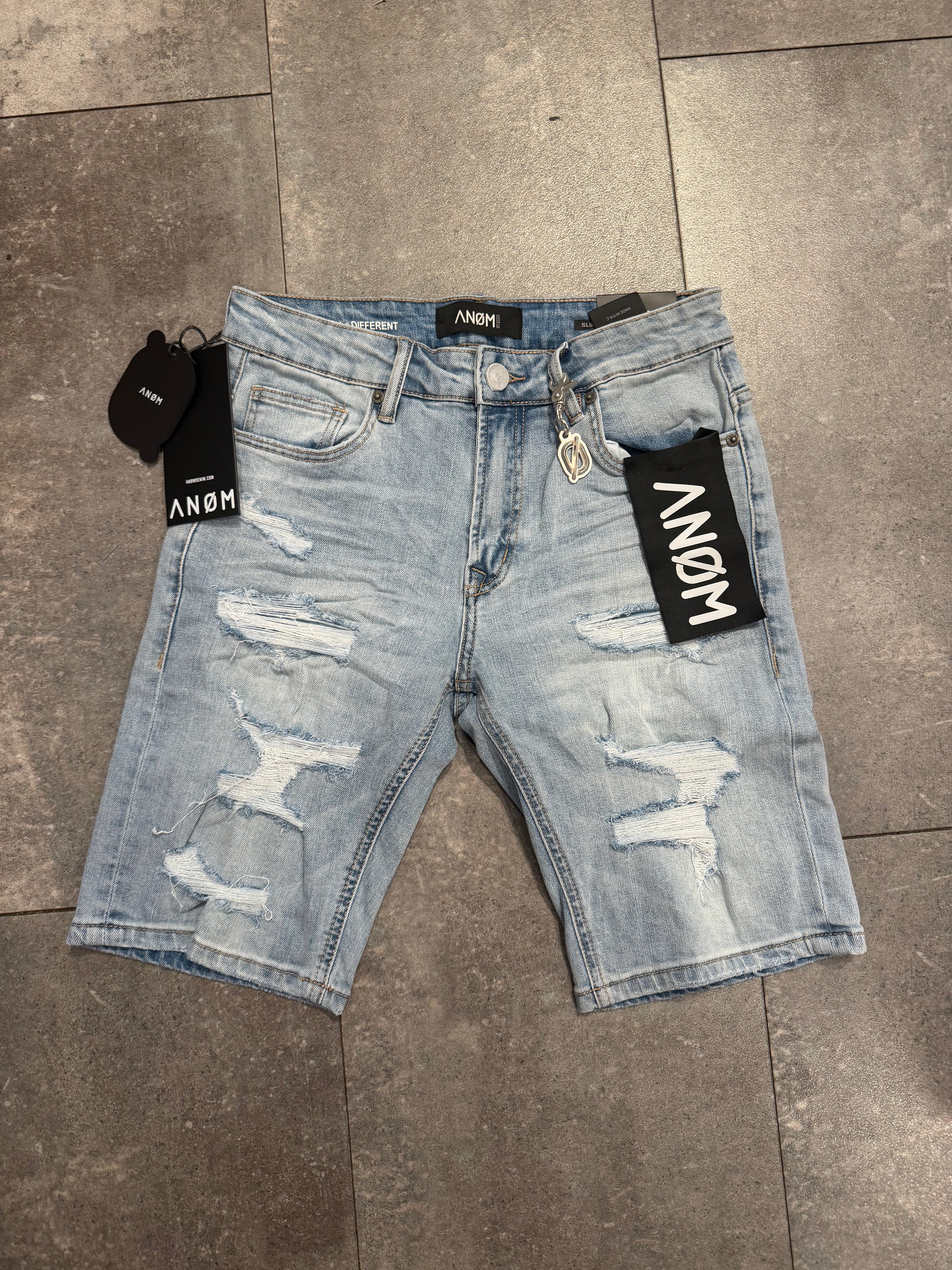 ANOM SLIM DENIM SHORTS